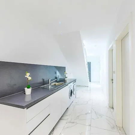 Andromeda Villa Péjia
